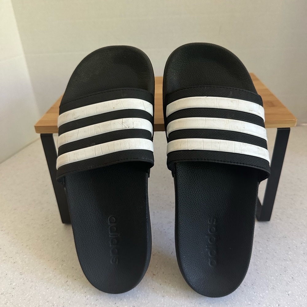 Adidas Black and White Striped Slides. Men’s 6. Comfy Soles.